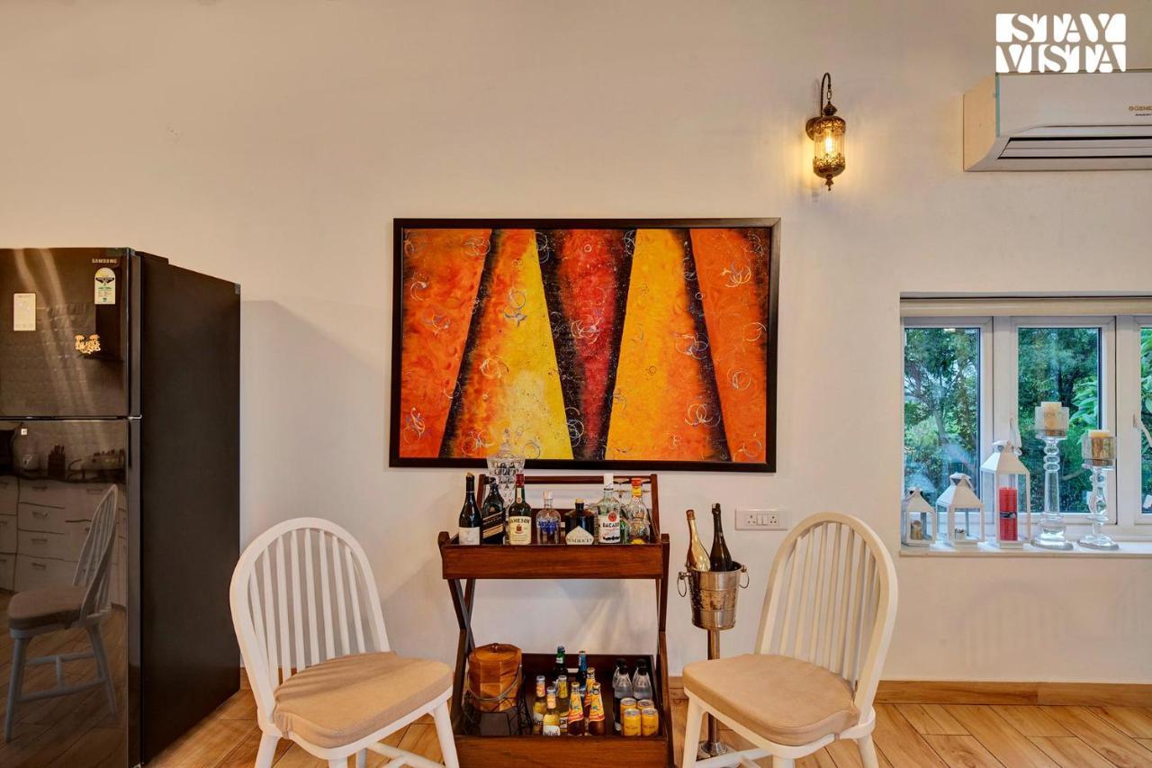Stayvista At Idyllic Farmhouse - A Glasshouse With Outdoor Pool Gurgaon Bagian luar foto