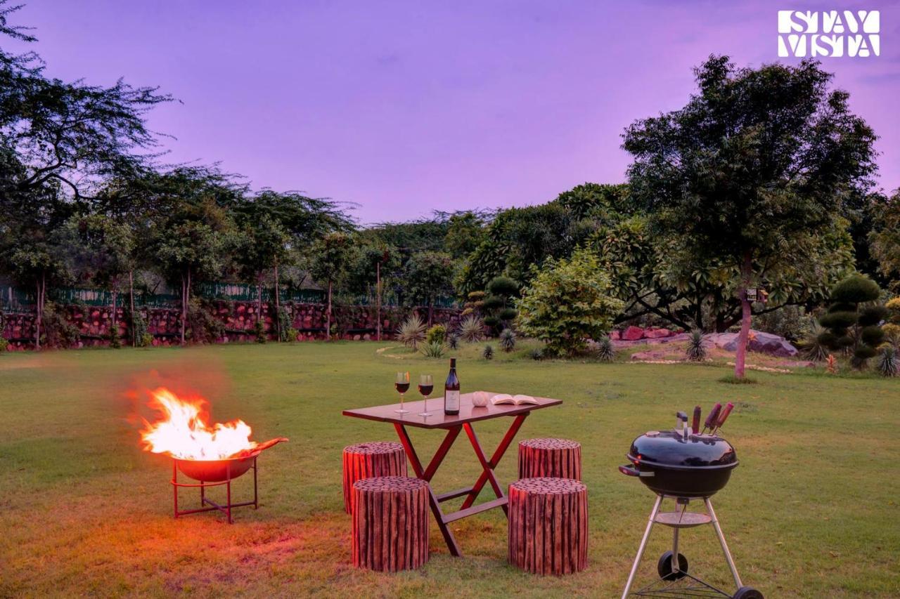 Stayvista At Idyllic Farmhouse - A Glasshouse With Outdoor Pool Gurgaon Bagian luar foto