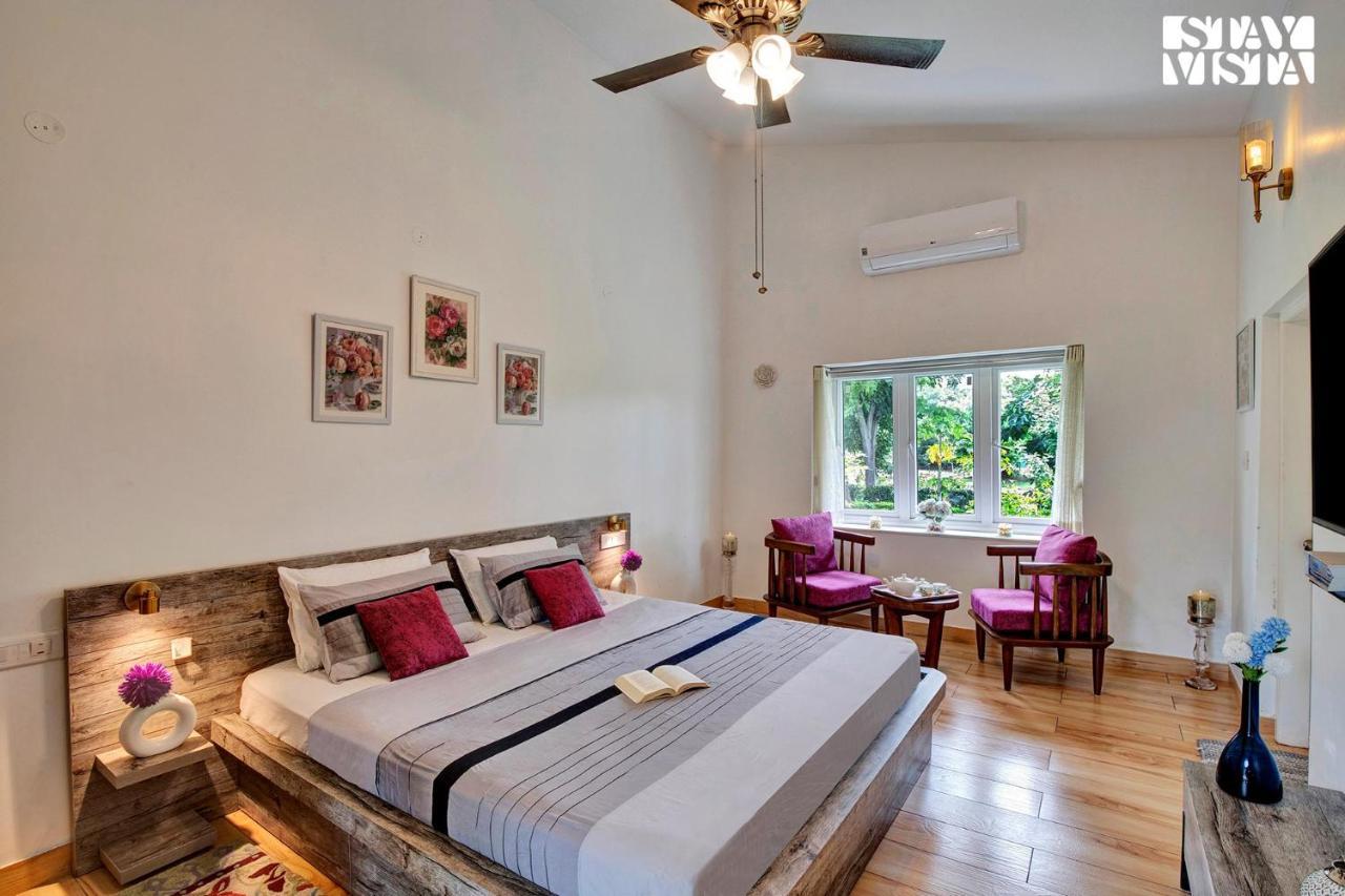 Stayvista At Idyllic Farmhouse - A Glasshouse With Outdoor Pool Gurgaon Bagian luar foto