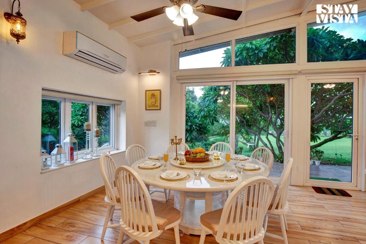 Stayvista At Idyllic Farmhouse - A Glasshouse With Outdoor Pool Gurgaon Bagian luar foto