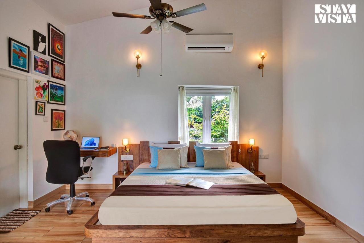 Stayvista At Idyllic Farmhouse - A Glasshouse With Outdoor Pool Gurgaon Bagian luar foto