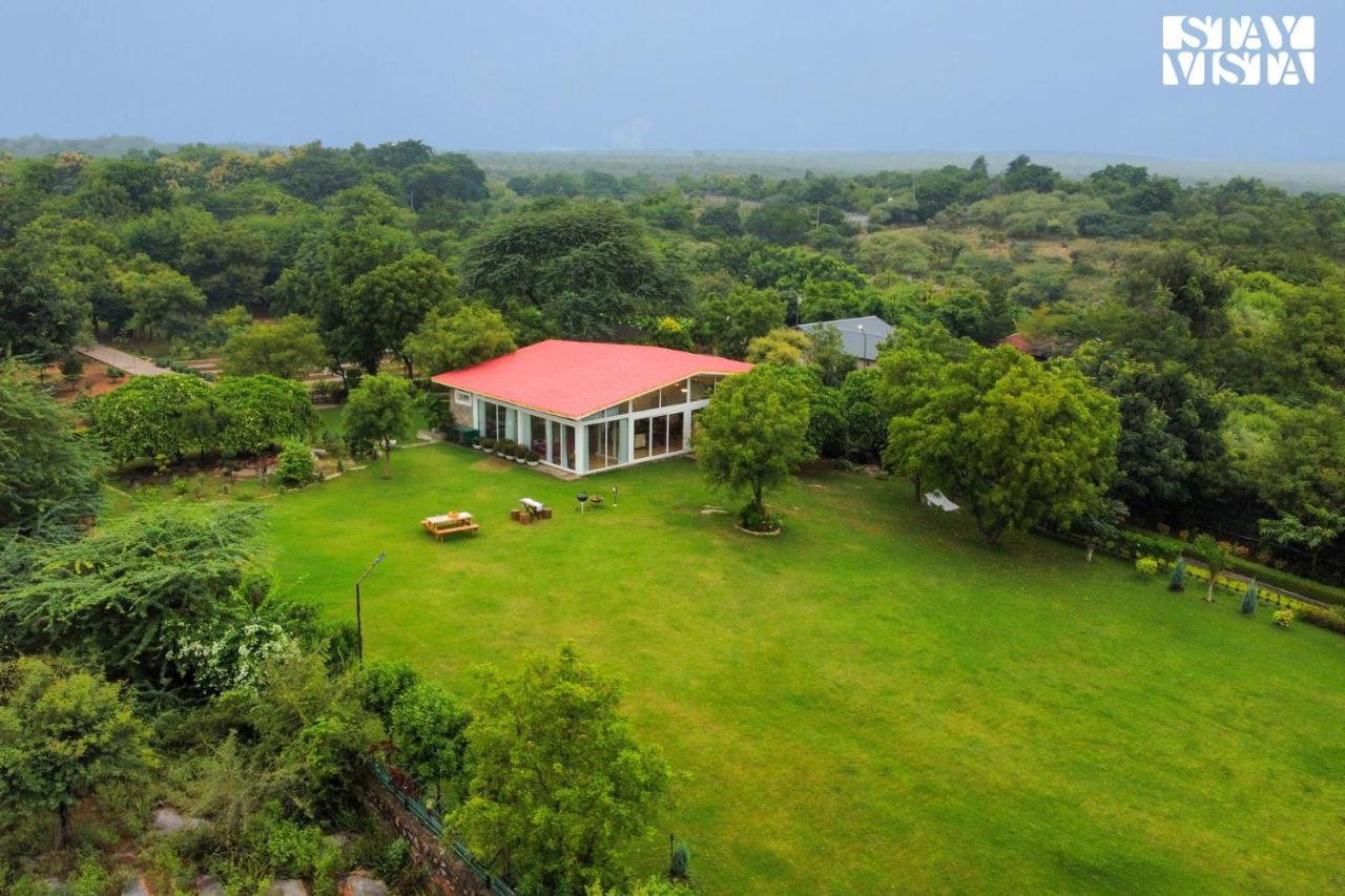 Stayvista At Idyllic Farmhouse - A Glasshouse With Outdoor Pool Gurgaon Bagian luar foto