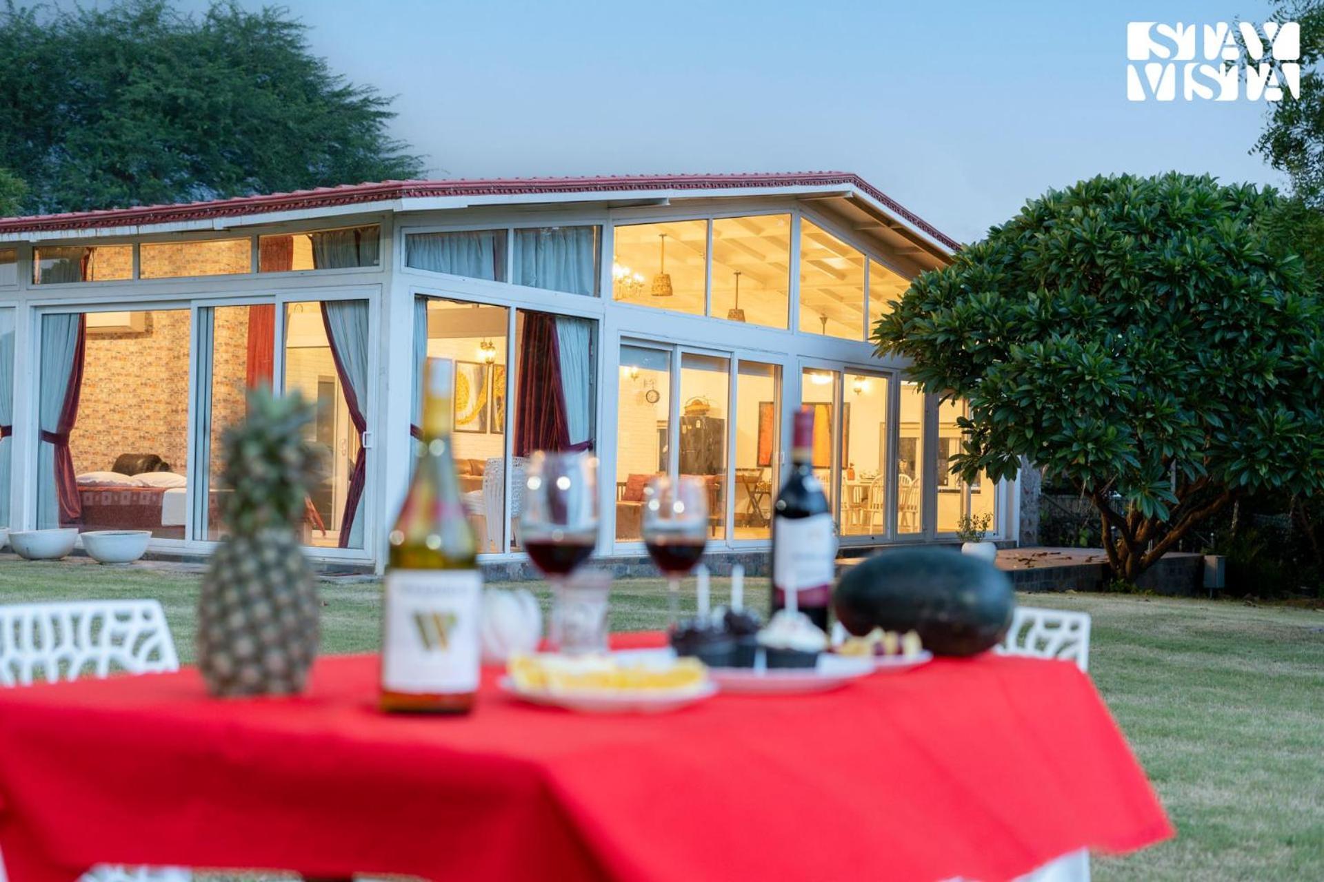 Stayvista At Idyllic Farmhouse - A Glasshouse With Outdoor Pool Gurgaon Bagian luar foto