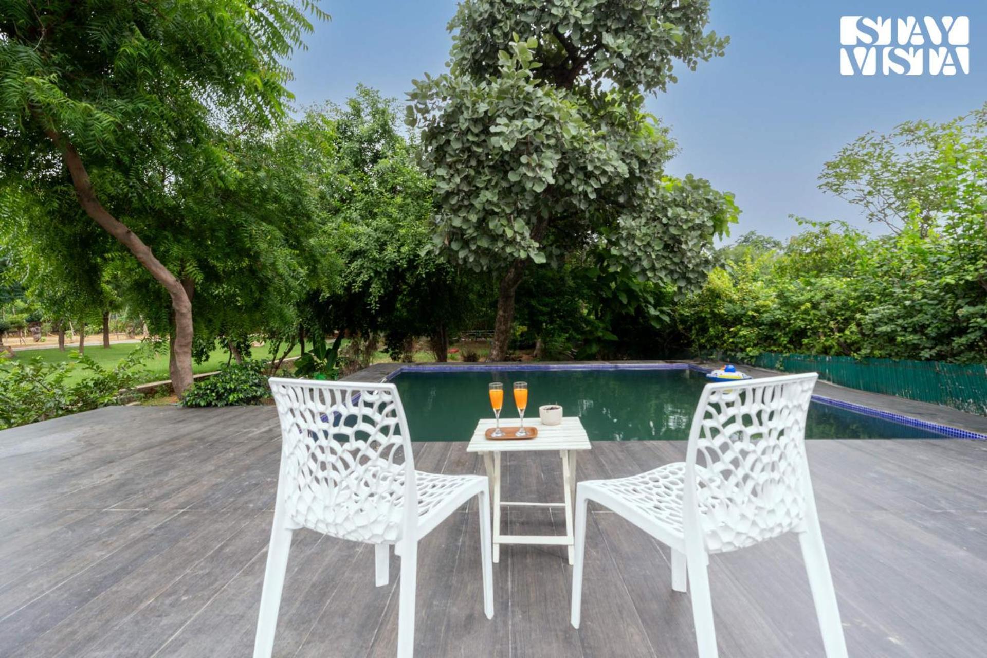 Stayvista At Idyllic Farmhouse - A Glasshouse With Outdoor Pool Gurgaon Bagian luar foto